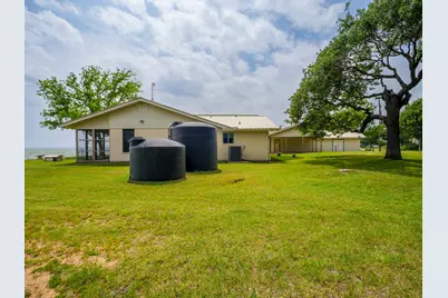 736 W Lakecrest Drive, Bluffton, TX 78607 - Photo 33