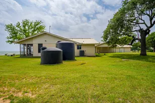 736 W Lakecrest Dr, Bluffton, TX 78607 - Photo 33