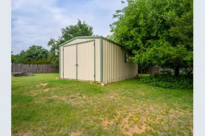 736 W Lakecrest Drive, Bluffton, TX 78607 - Photo 29