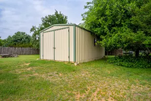 736 W Lakecrest Dr, Bluffton, TX 78607 - Photo 29