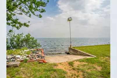 736 W Lakecrest Drive, Bluffton, TX 78607 - Photo 31