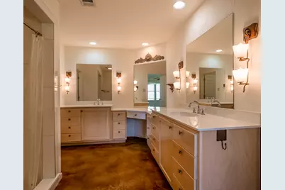 736 W Lakecrest Drive, Bluffton, TX 78607 - Photo 13