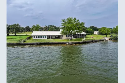 736 W Lakecrest Drive, Bluffton, TX 78607 - Photo 1