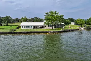 736 W Lakecrest Dr, Bluffton, TX 78607 - Photo 1