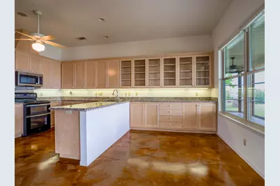 736 W Lakecrest Drive, Bluffton, TX 78607 - Photo 9