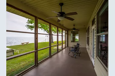 736 W Lakecrest Drive, Bluffton, TX 78607 - Photo 17