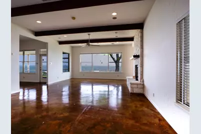 736 W Lakecrest Drive, Bluffton, TX 78607 - Photo 5