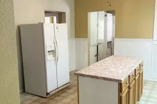 413 Fowzer St, Taylor, TX 76574 - Photo 5