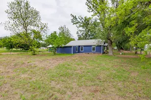 202 N Arendell, Gause, TX 77857 - Photo 21