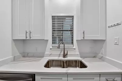 712 Graham Place #201, Austin, TX 78705 - Photo 9