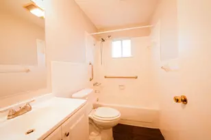 7312 Providence Ave, Austin, TX 78752 - Photo 11