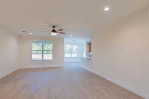 129 Callie St, Smithville, TX 78957 - Photo 5