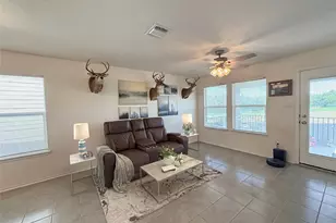 320 Katie Elder Dr, Jarrell, TX 76537 - Photo 5