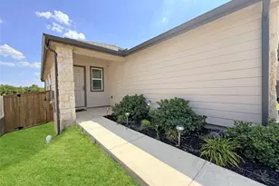 320 Katie Elder Dr, Jarrell, TX 76537 - Photo 17