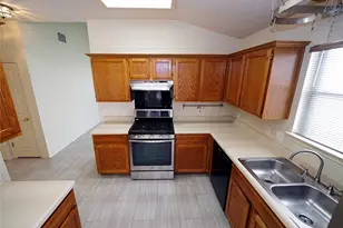 1161 Kentra Dr W, Pflugerville, TX 78660 - Photo 7