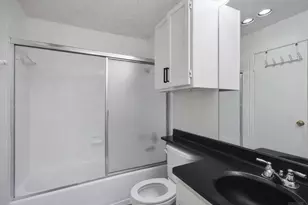 908 Poplar St, Austin, TX 78705 - Photo 5