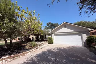 605 Hawthorne Ln, Round Rock, TX 78664 - Photo 17