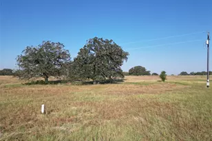 439 Arrow Ln, Luling, TX 78648 - Photo 1