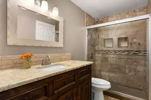 807 W 25th St, Austin, TX 78705 - Photo 11