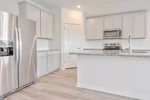 156 Sleep Holw, Jarrell, TX 76537 - Photo 5