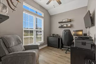 137 Kawainui Ln, Bastrop, TX 78602 - Photo 5