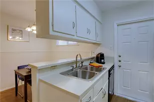 816 W N Loop Blvd, Austin, TX 78756 - Photo 9