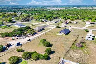 833 Thousand Oaks Trail, Liberty Hill, TX 78642 - Photo 19