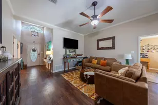 704 E 16th St, Cameron, TX 76520 - Photo 5