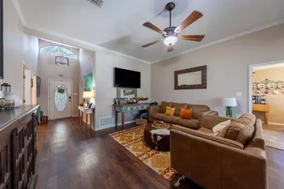 704 E 16th Street, Cameron, TX 76520 - Photo 5