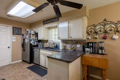 704 E 16th Street, Cameron, TX 76520 - Photo 11