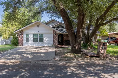 704 E 16th Street, Cameron, TX 76520 - Photo 1