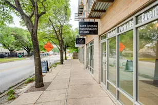 1601 E Cesar Chavez St, Austin, TX 78702 - Photo 1