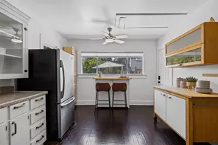 2702 E 22nd St, Austin, TX 78722 - Photo 9