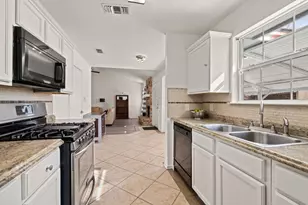 1309 Mallard Ln, Taylor, TX 76574 - Photo 9