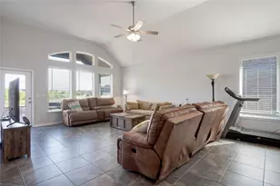 574 Sugar Cane Rd, Buda, TX 78610 - Photo 5