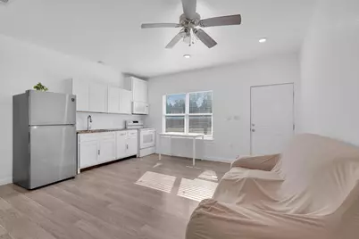 114 Crepe Myrtle Parkway, Elgin, TX 78621 - Photo 5