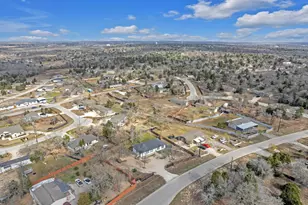 114 Crepe Myrtle Pkwy, Elgin, TX 78621 - Photo 39