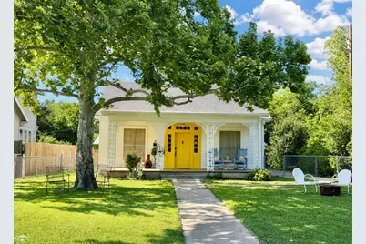 706 W 11th Street, Taylor, TX 76574 - Photo 1