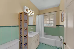 706 W 11th St, Taylor, TX 76574 - Photo 27