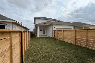 109 Maple Hedge Rd, Hutto, TX 78634 - Photo 9