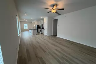 109 Maple Hedge Rd, Hutto, TX 78634 - Photo 7