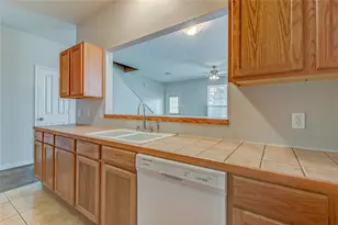 126 Sandstone Dr, Jarrell, TX 76537 - Photo 17