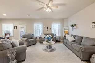 209 Anderson St, Hutto, TX 78634 - Photo 7