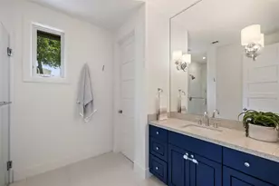 1704 East Side Dr, Austin, TX 78704 - Photo 21