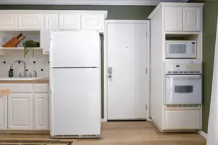 5326 Balcones Dr, Austin, TX 78731 - Photo 7