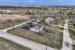 301 E Townes St, Manor, TX 78653 - Photo 7