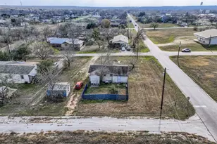 301 E Townes St, Manor, TX 78653 - Photo 9