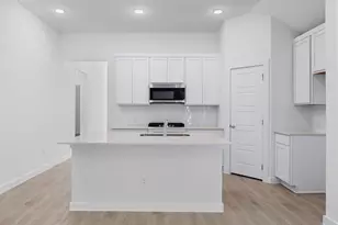 8007 Shining Flor Ln, Lago Vista, TX 78645 - Photo 9