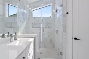 1168 Ridgeway Dr, Austin, TX 78702 - Photo 13