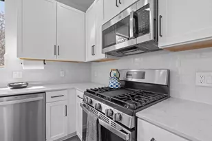 1168 Ridgeway Dr, Austin, TX 78702 - Photo 9